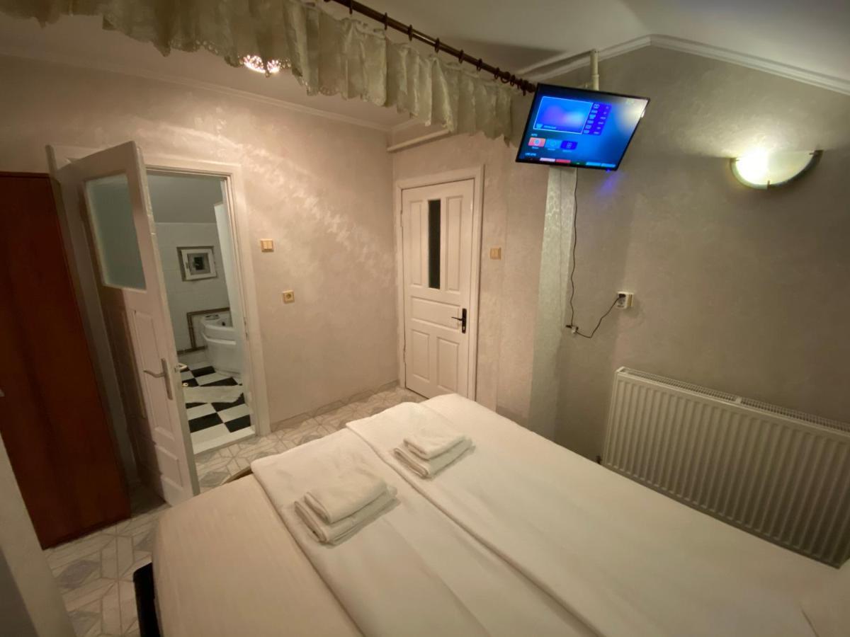 Apartament Mansarda Apartment คูร์ตา เด อาร์เจช ภายนอก รูปภาพ
