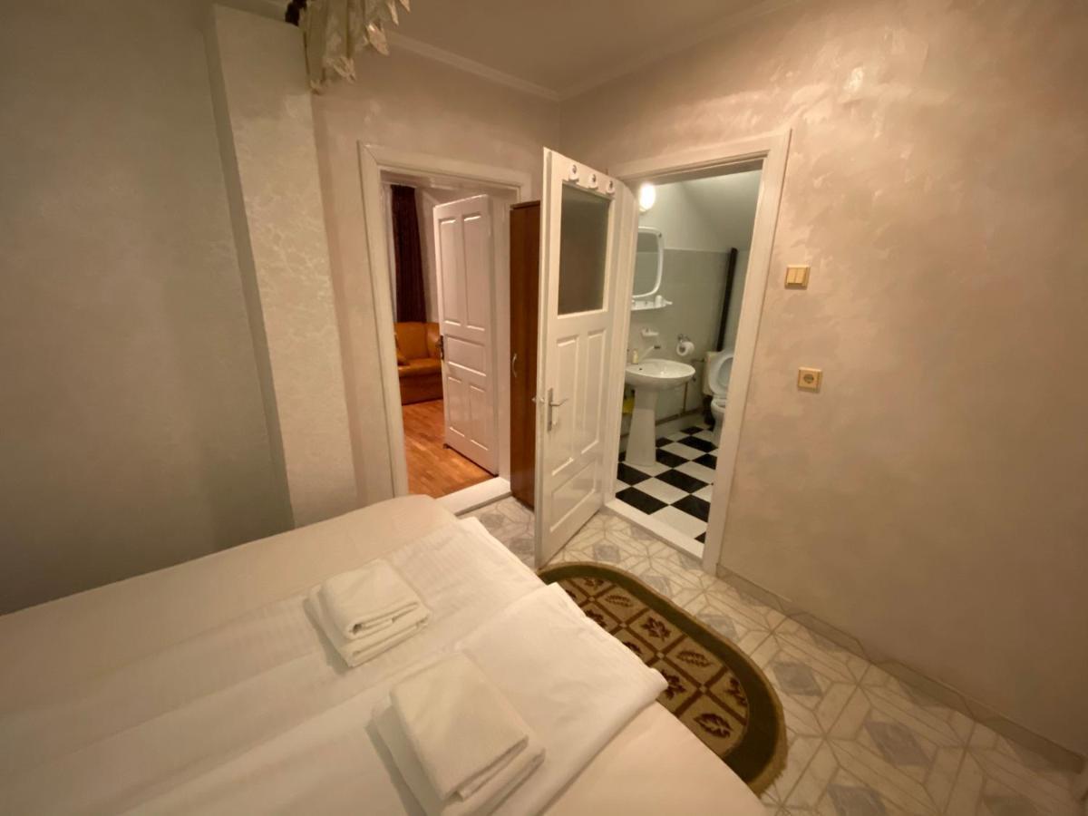 Apartament Mansarda Apartment คูร์ตา เด อาร์เจช ภายนอก รูปภาพ