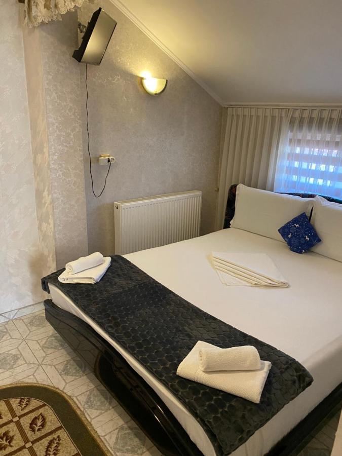 Apartament Mansarda Apartment คูร์ตา เด อาร์เจช ภายนอก รูปภาพ
