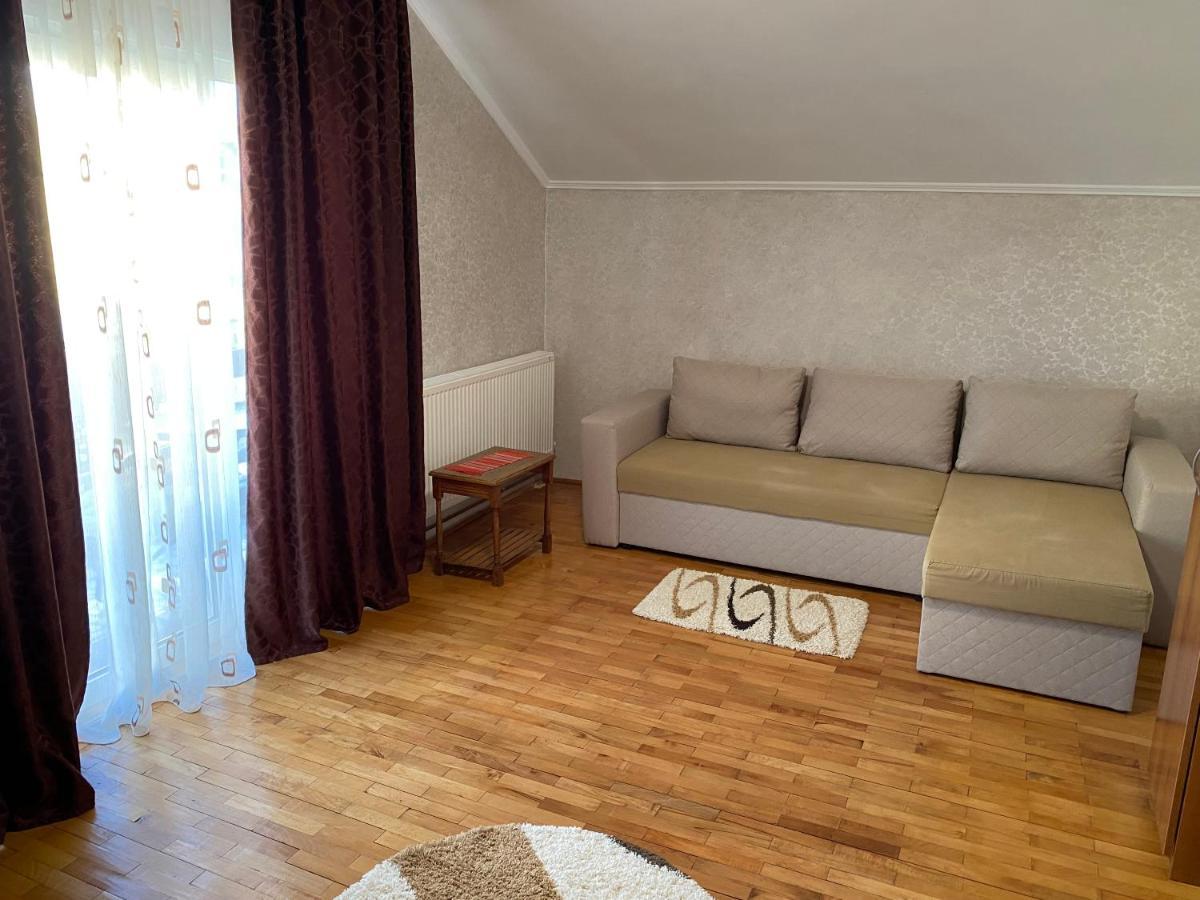 Apartament Mansarda Apartment คูร์ตา เด อาร์เจช ภายนอก รูปภาพ