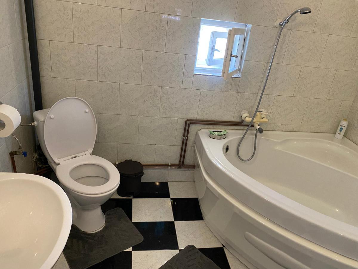 Apartament Mansarda Apartment คูร์ตา เด อาร์เจช ภายนอก รูปภาพ