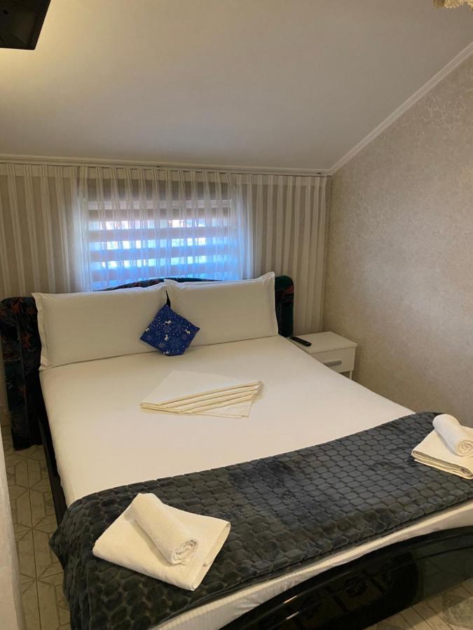 Apartament Mansarda Apartment คูร์ตา เด อาร์เจช ภายนอก รูปภาพ
